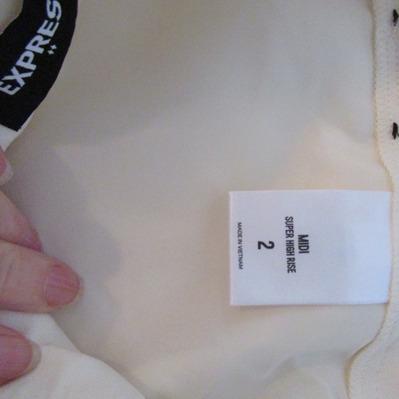 Express Women's Midi Super High Rise Shorts - Picture 6 of 6